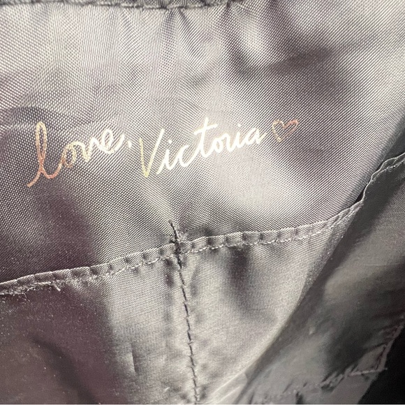 Victoria’s Secret NWT Carry On Beach Tote Shoulder Bag Rose Gold/Black Striped - Picture 8 of 10